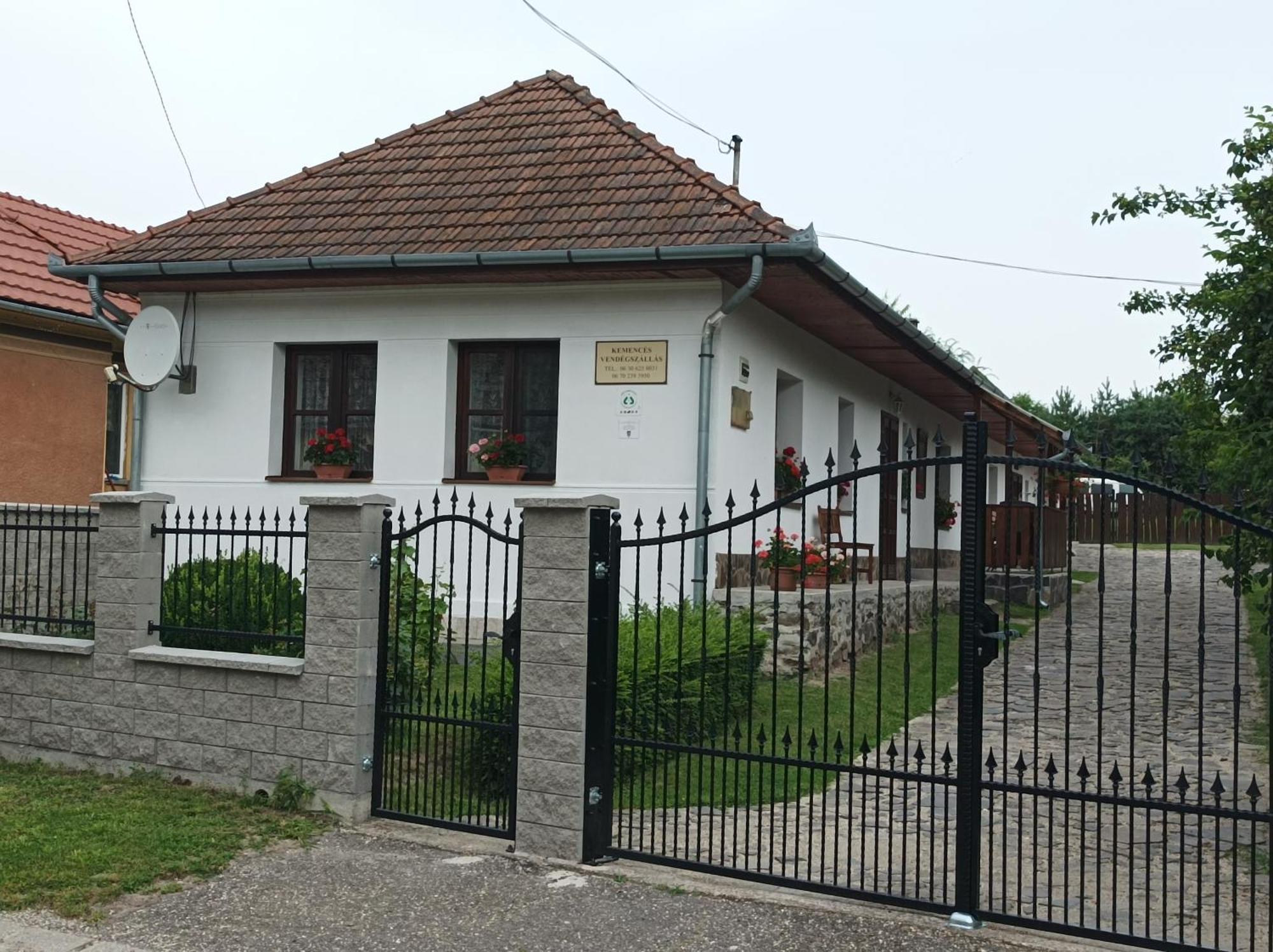 Kemences Vendeghaz Hotel Mikohaza Exterior photo