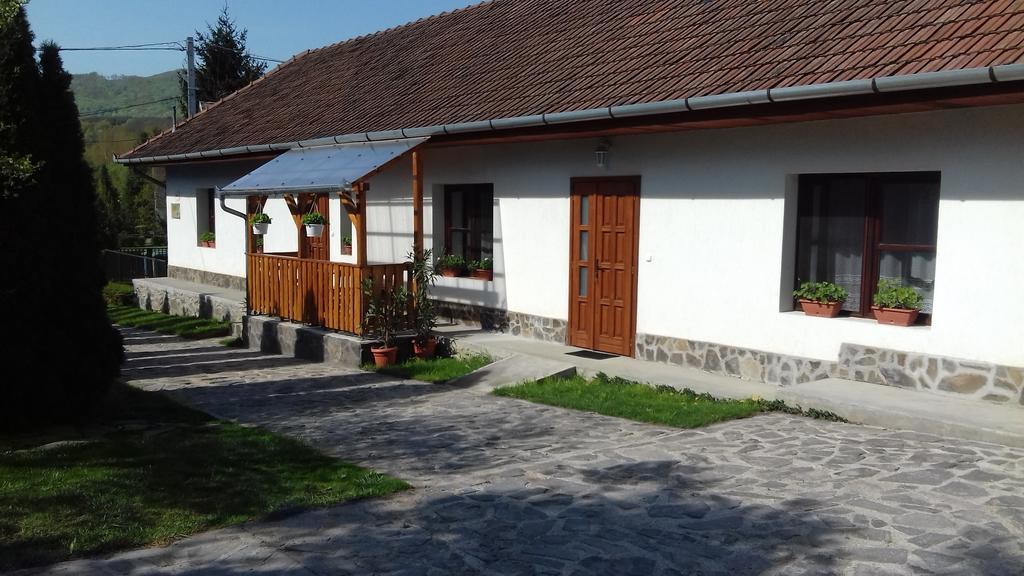 Kemences Vendeghaz Hotel Mikohaza Exterior photo